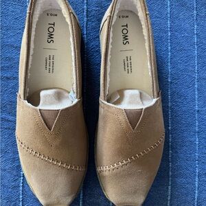 TOMS Women's Brown Suede Loafers